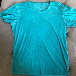 Guess Mens V-Neck T-shirt, super soft, size Medium